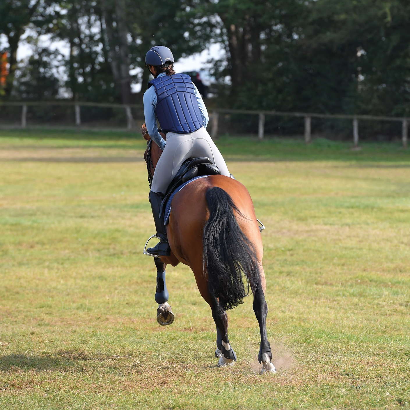 Sicherheitsweste BURGHLEY - Reitstiefel Kandel - Dein Reitshop