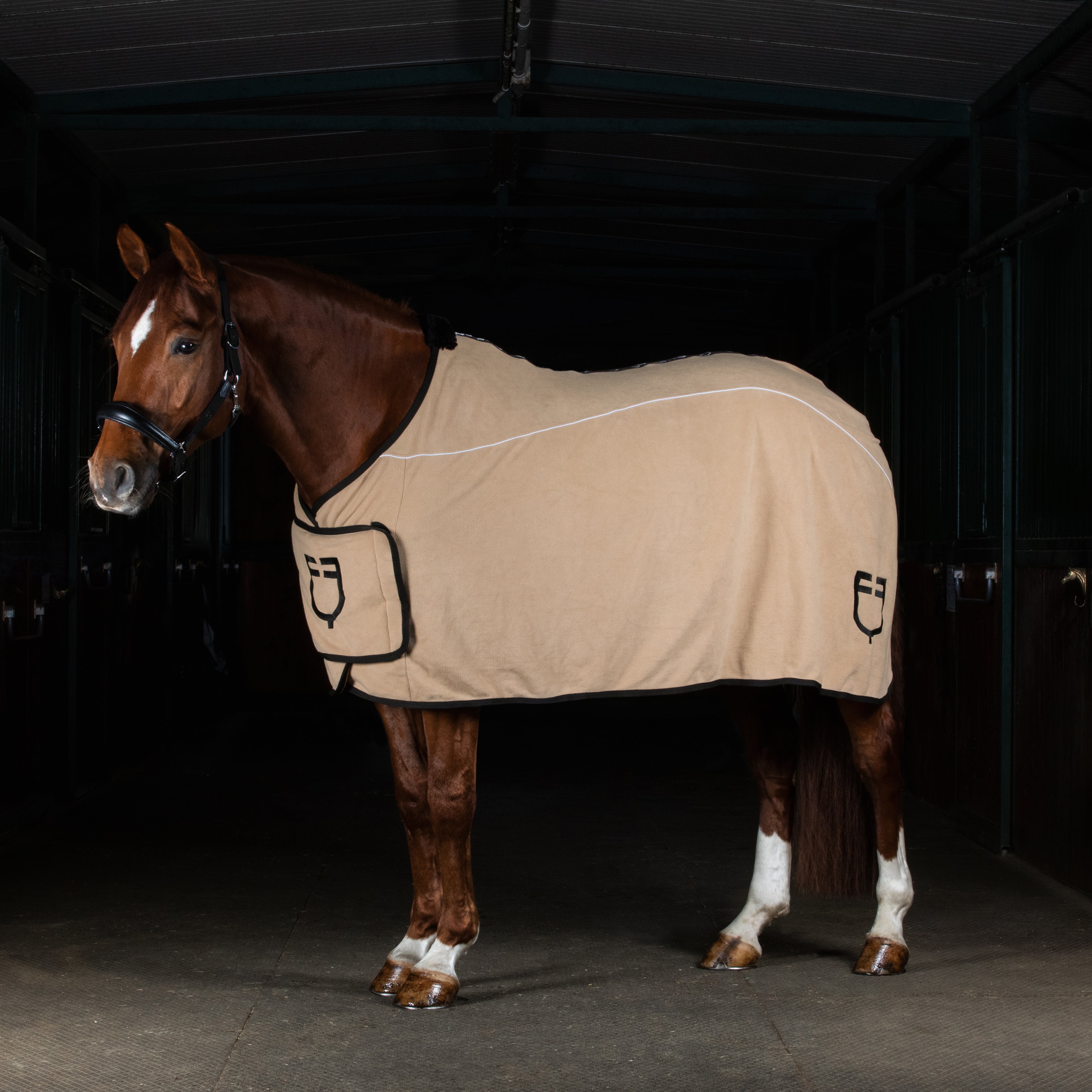 Abschwitzdecke Fleece Rug With Flap Front Closure